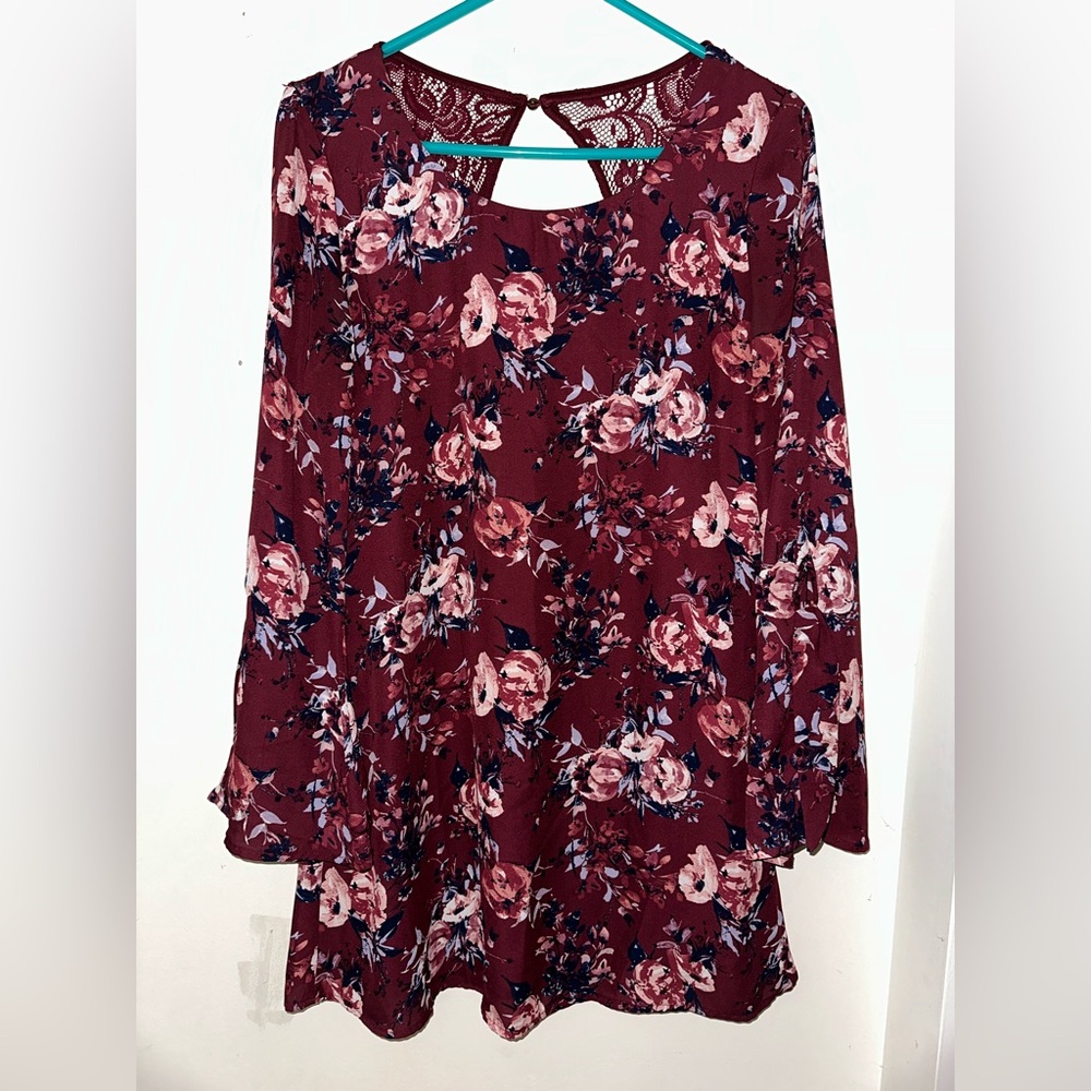 Speechless Floral long bell sleeve Tunic Shift dress size S Peep Hole Lace‎ Back